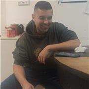 Laureato in Scienze della Comunicazione e Giornalismo impartisce lezioni di italiano e scrittura per medie e superiori